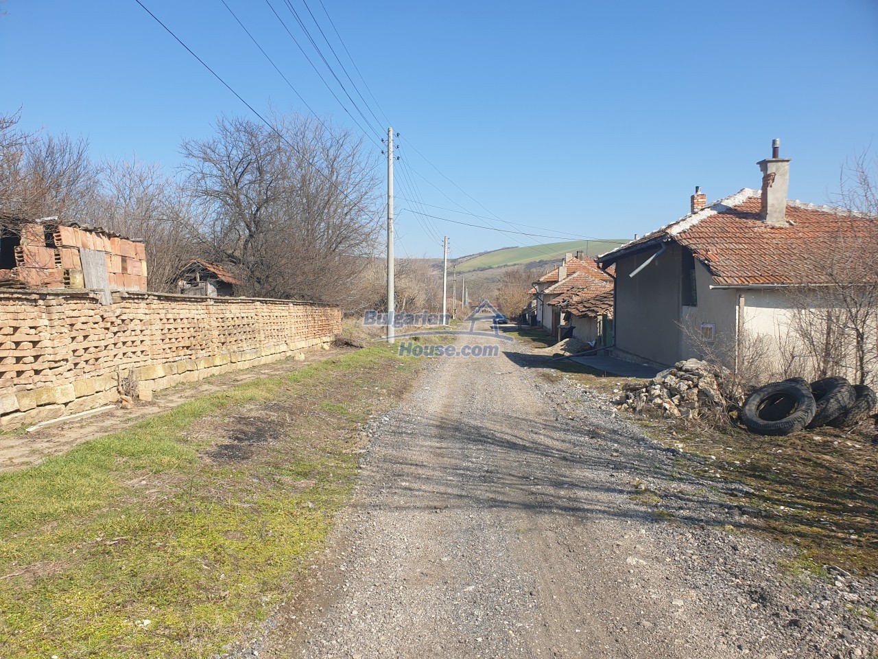 Foto 2 von 12 — Two floor Bulgarian house located in a beautiful valley VT area