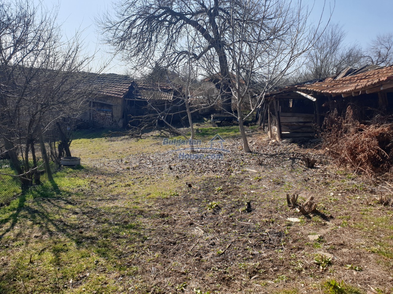 Foto 5 von 12 — Two floor Bulgarian house located in a beautiful valley VT area