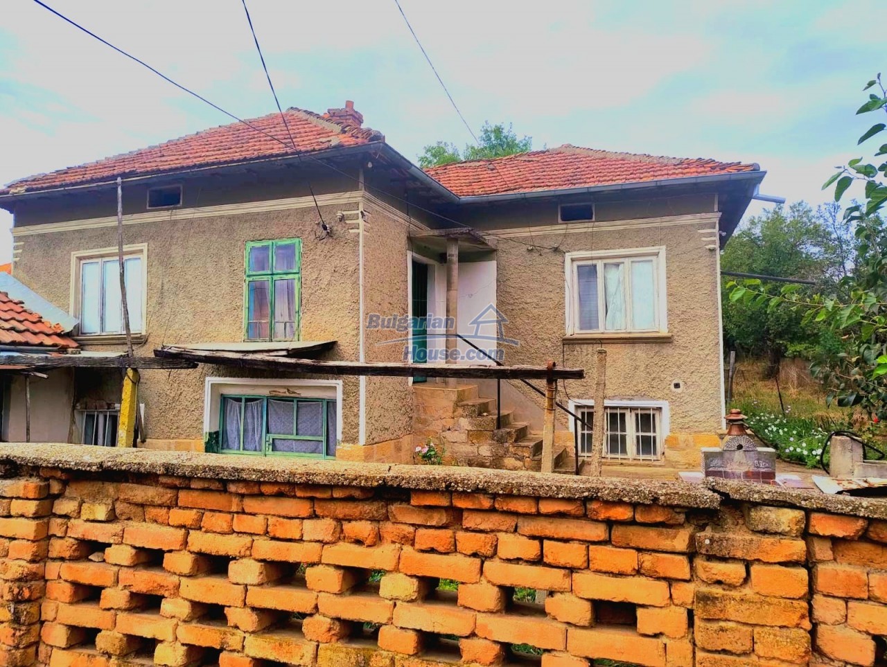Foto 1 von 12 — Two floor Bulgarian house located in a beautiful valley VT area