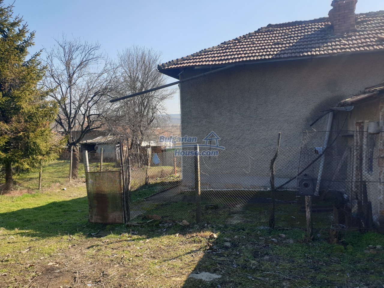 Foto 8 von 12 — Two floor Bulgarian house located in a beautiful valley VT area