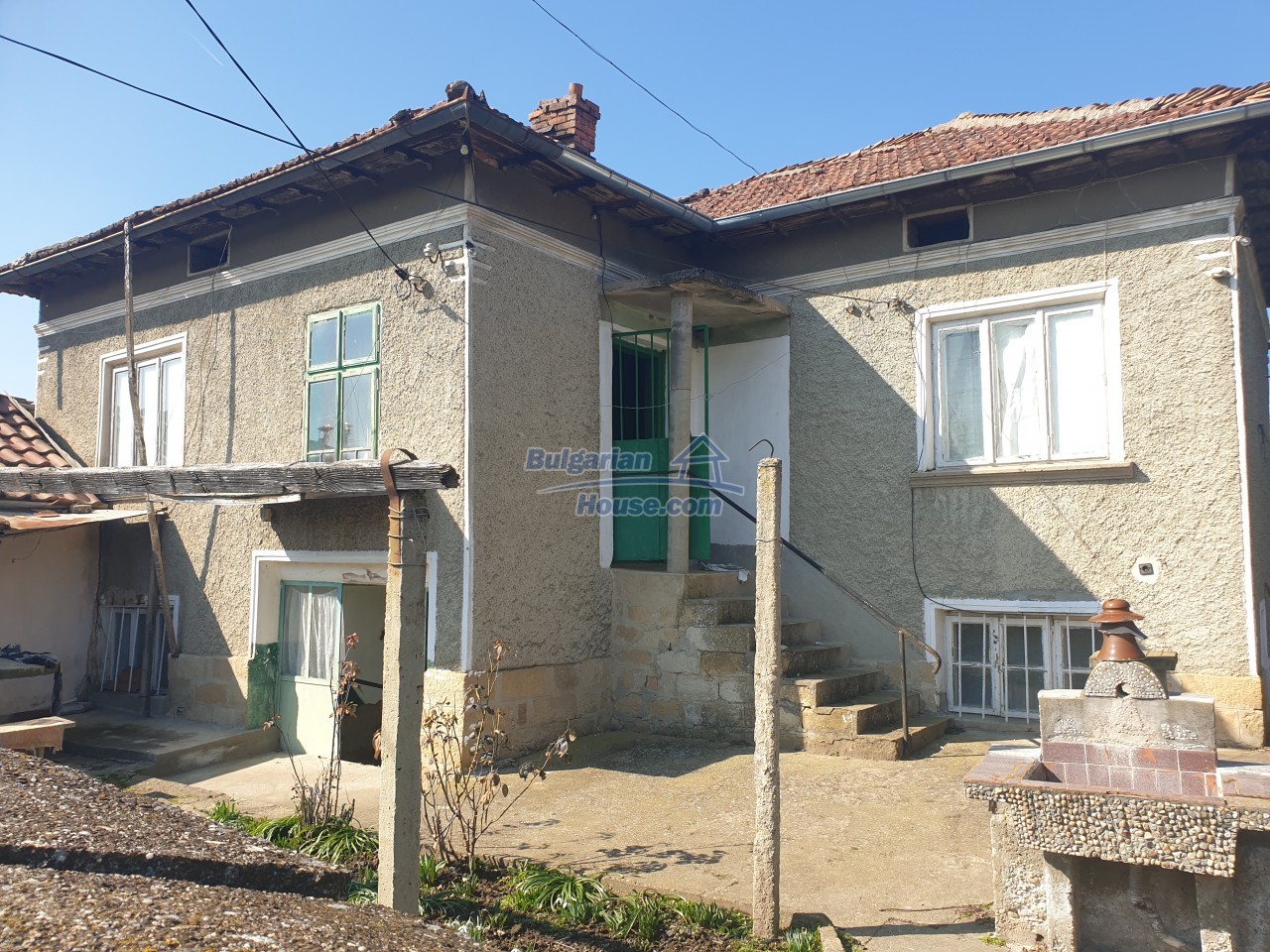 Foto 9 von 12 — Two floor Bulgarian house located in a beautiful valley VT area
