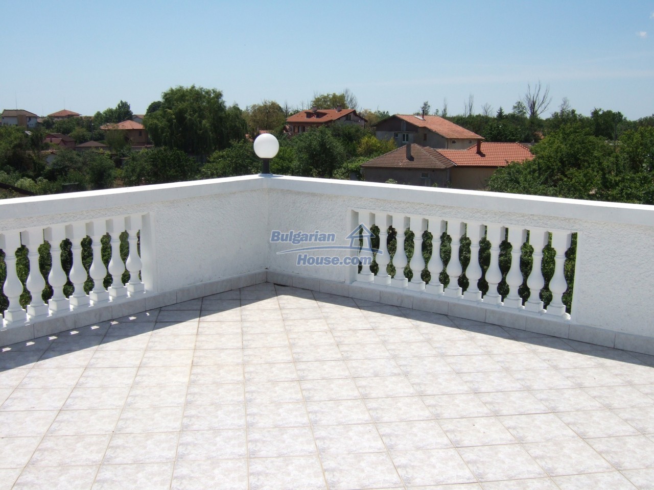 Foto 8 von 12 — Spacious three-storey house with sea view