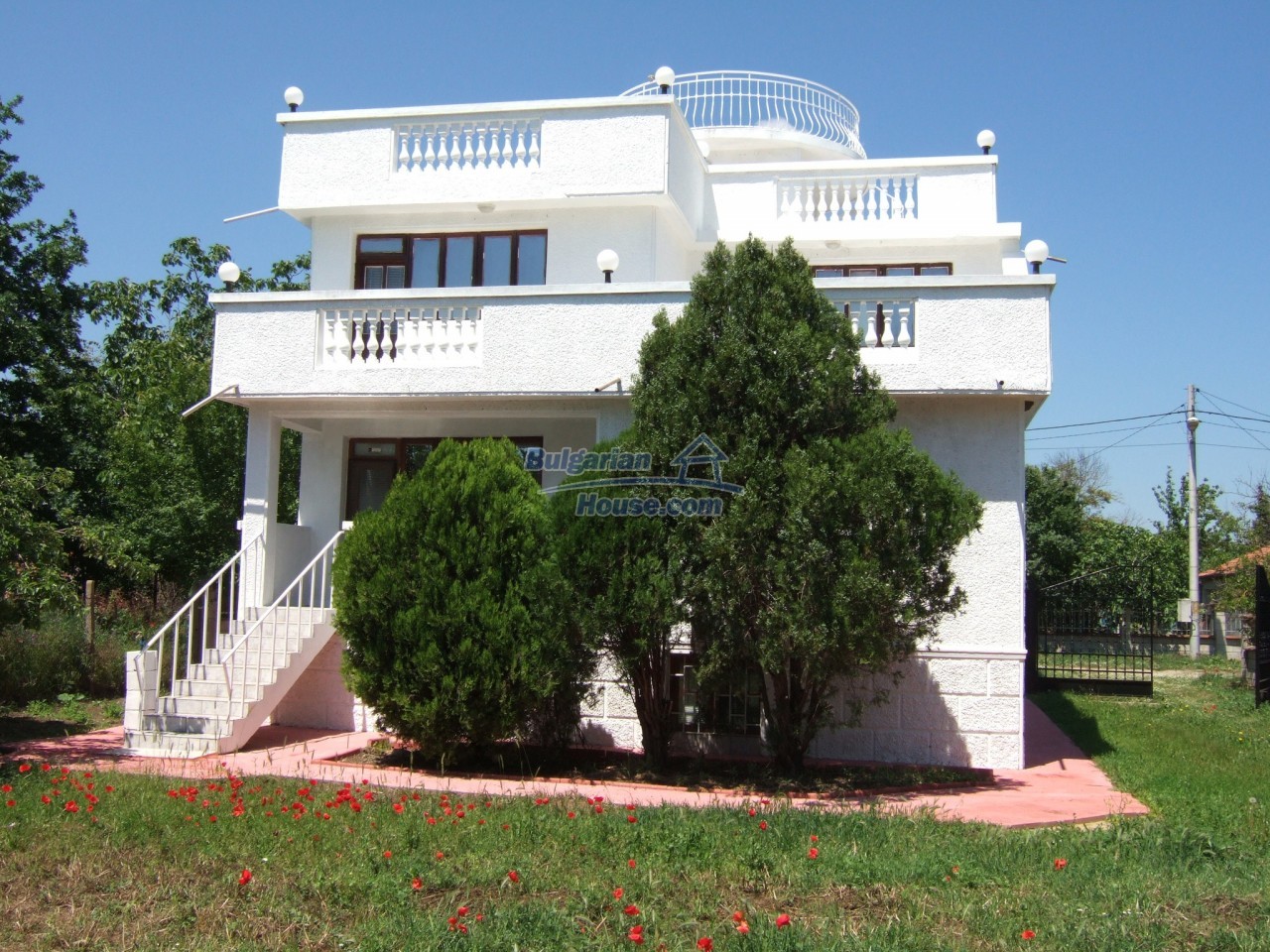 Foto 1 von 12 — Spacious three-storey house with sea view