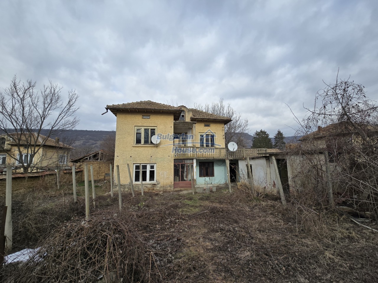 Foto 2 von 12 — Cheap Bulgarian House 5 km from a lake 40 km to Veliko Tarnovo