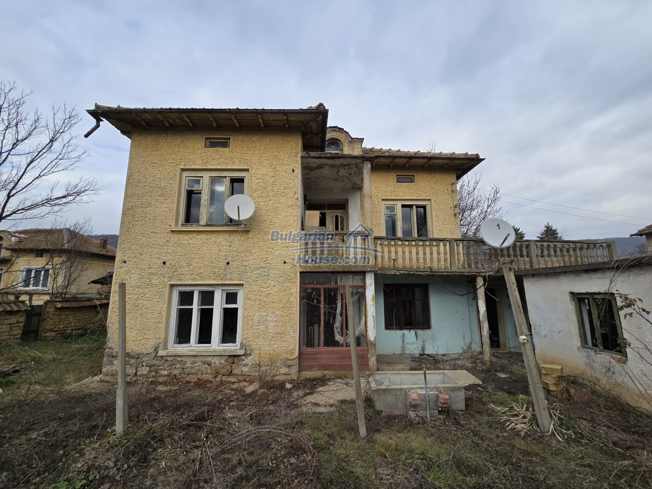 Foto 1 von 12 — Cheap Bulgarian House 5 km from a lake 40 km to Veliko Tarnovo
