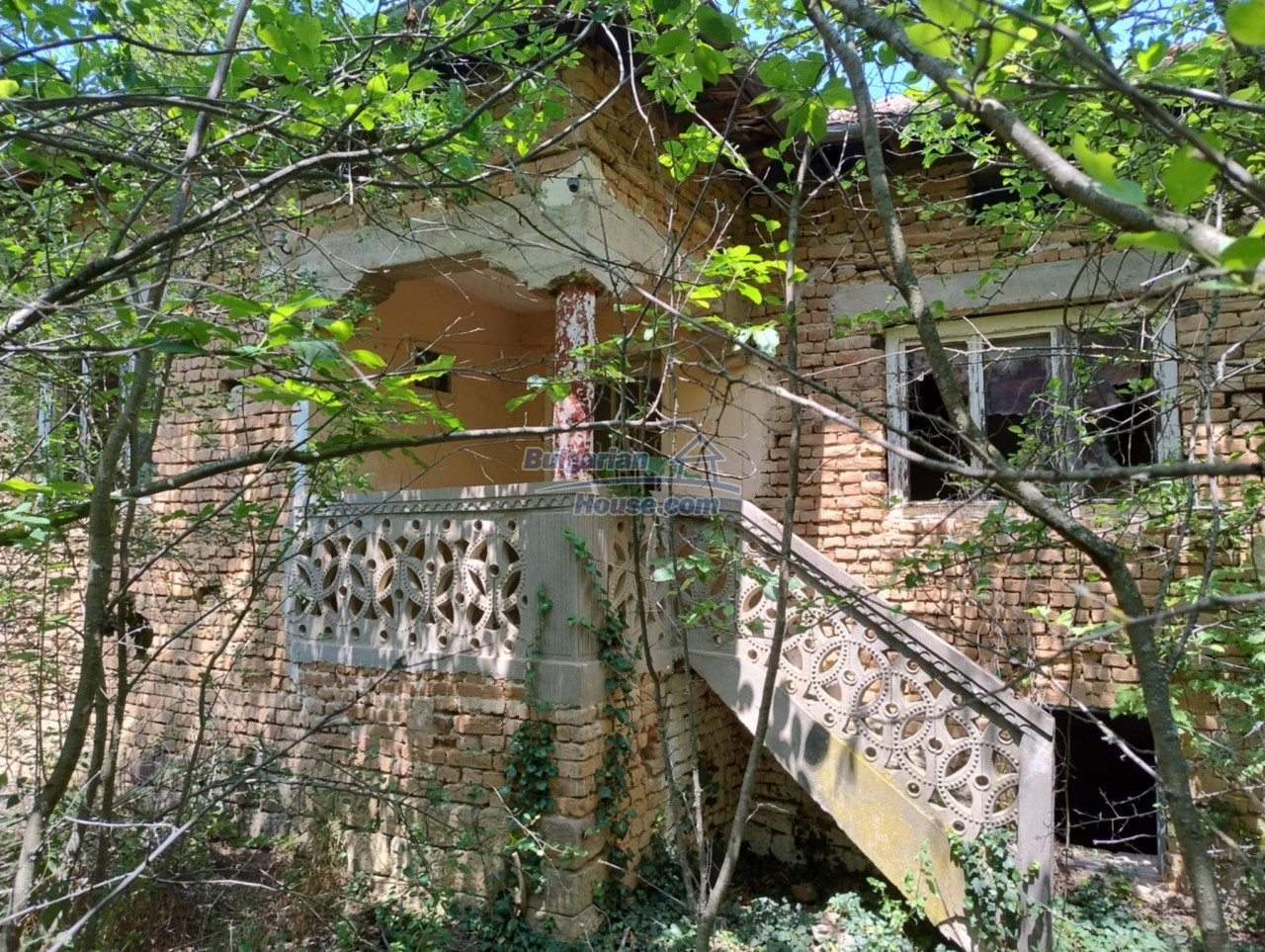 Foto 1 von 12 — VERY CHEAP Rural Bulgarian house big yard near DANUBE river