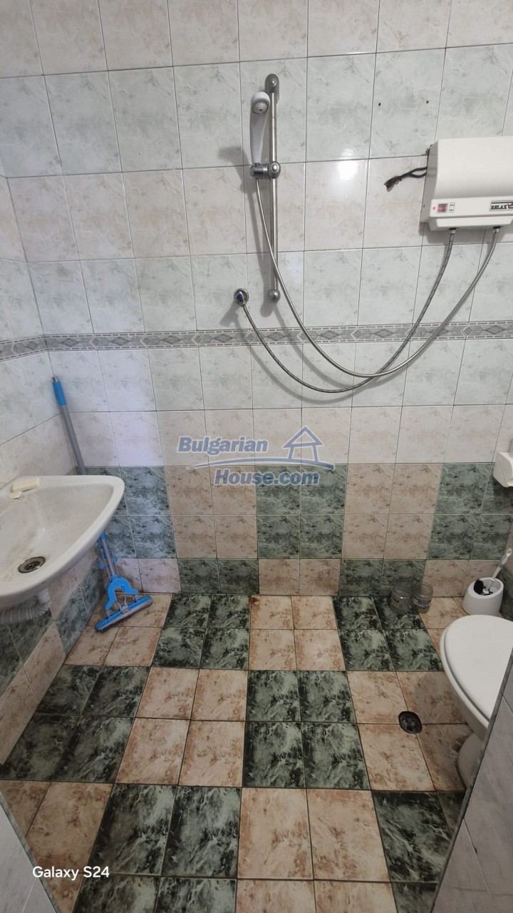 Foto 5 von 12 — Three-Level Home in a Quiet Seaside Area