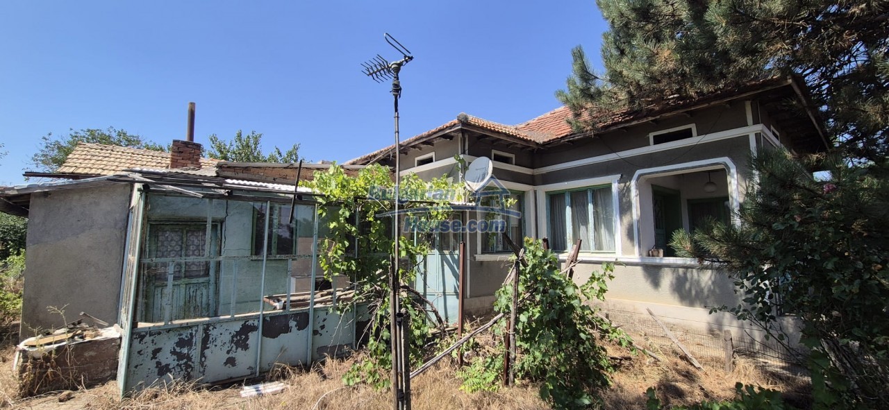 Foto 1 von 12 — Cheap Bulgarian property for renovation 28 km from the sea