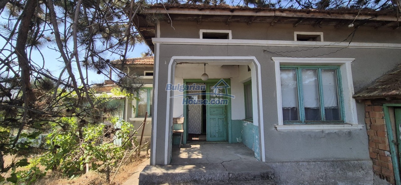 Foto 3 von 12 — Cheap Bulgarian property for renovation 28 km from the sea