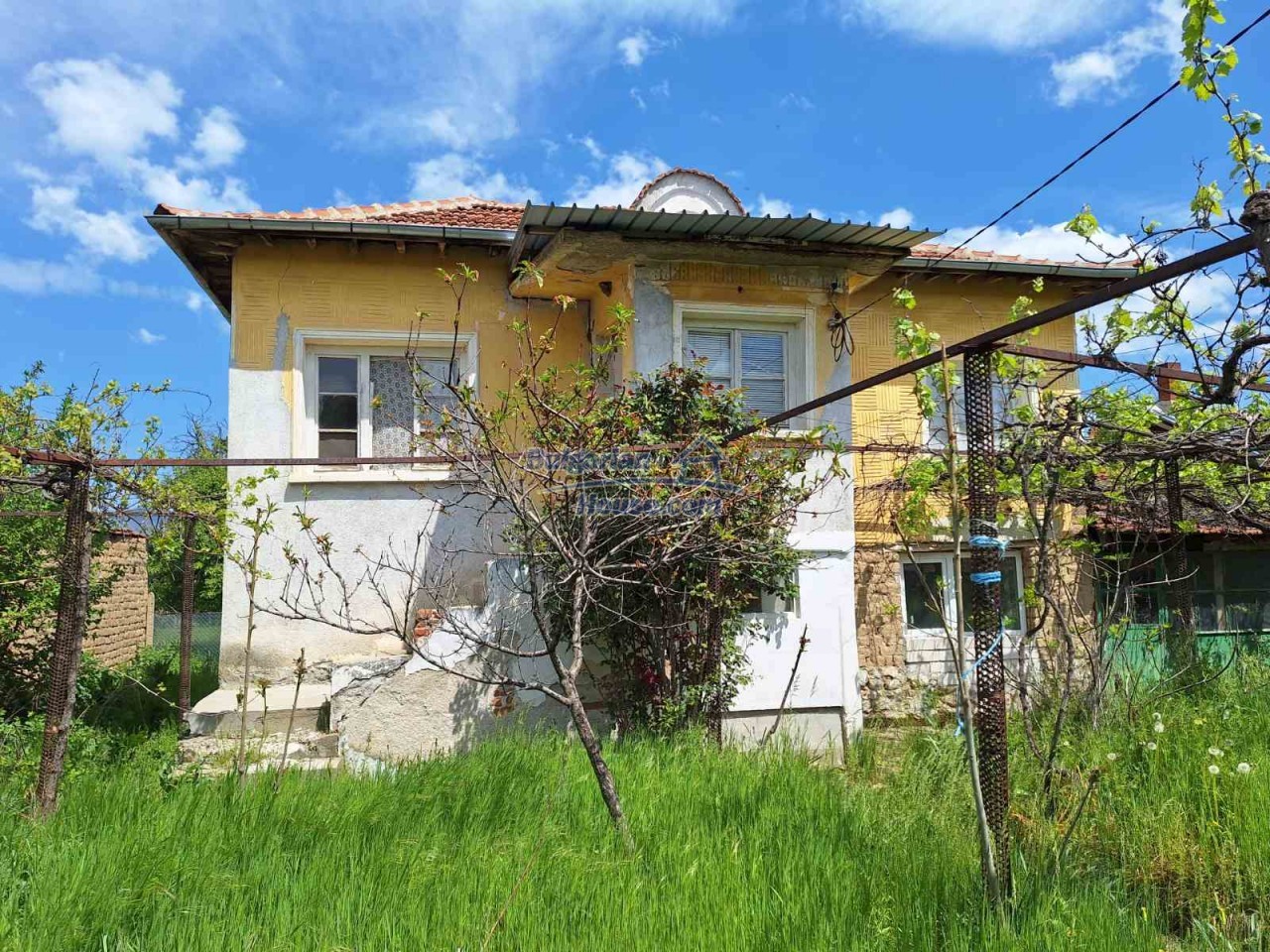Foto 1 von 10 — House for sale 30 km from Stara Zagora close to two dam lakes