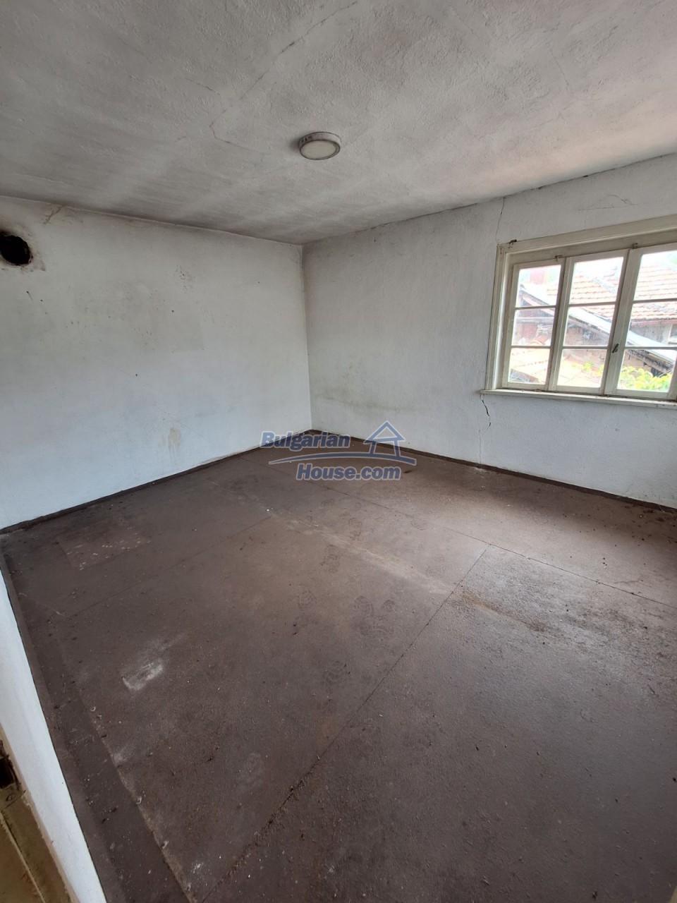 Foto 5 von 10 — House for sale 30 km from Stara Zagora close to two dam lakes