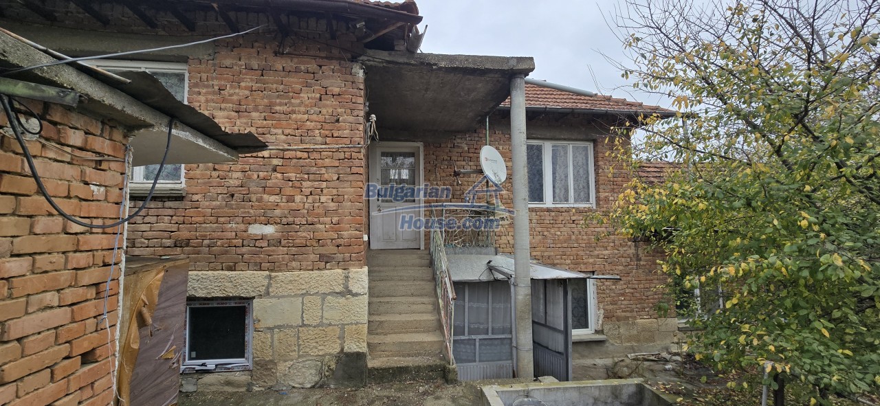 Foto 2 von 12 — House with 6 rooms, barn, garden and lovely views Ruse area