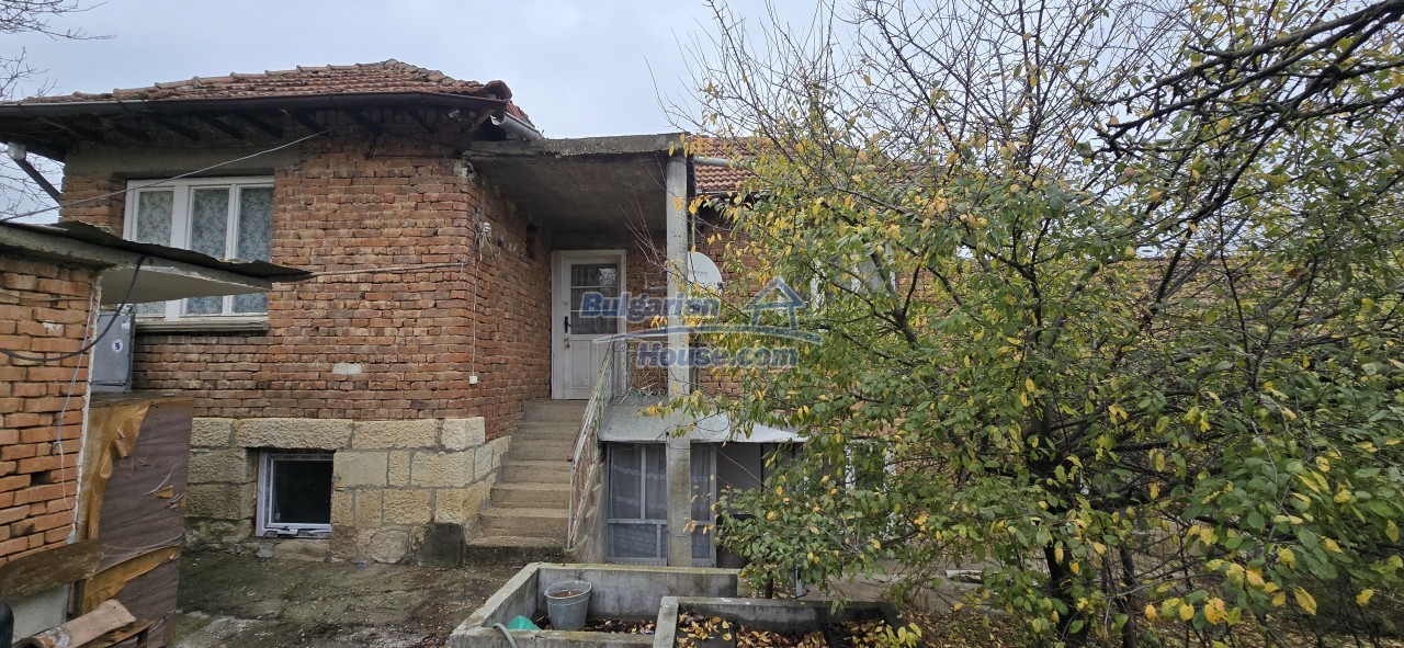 Foto 1 von 12 — House with 6 rooms, barn, garden and lovely views Ruse area