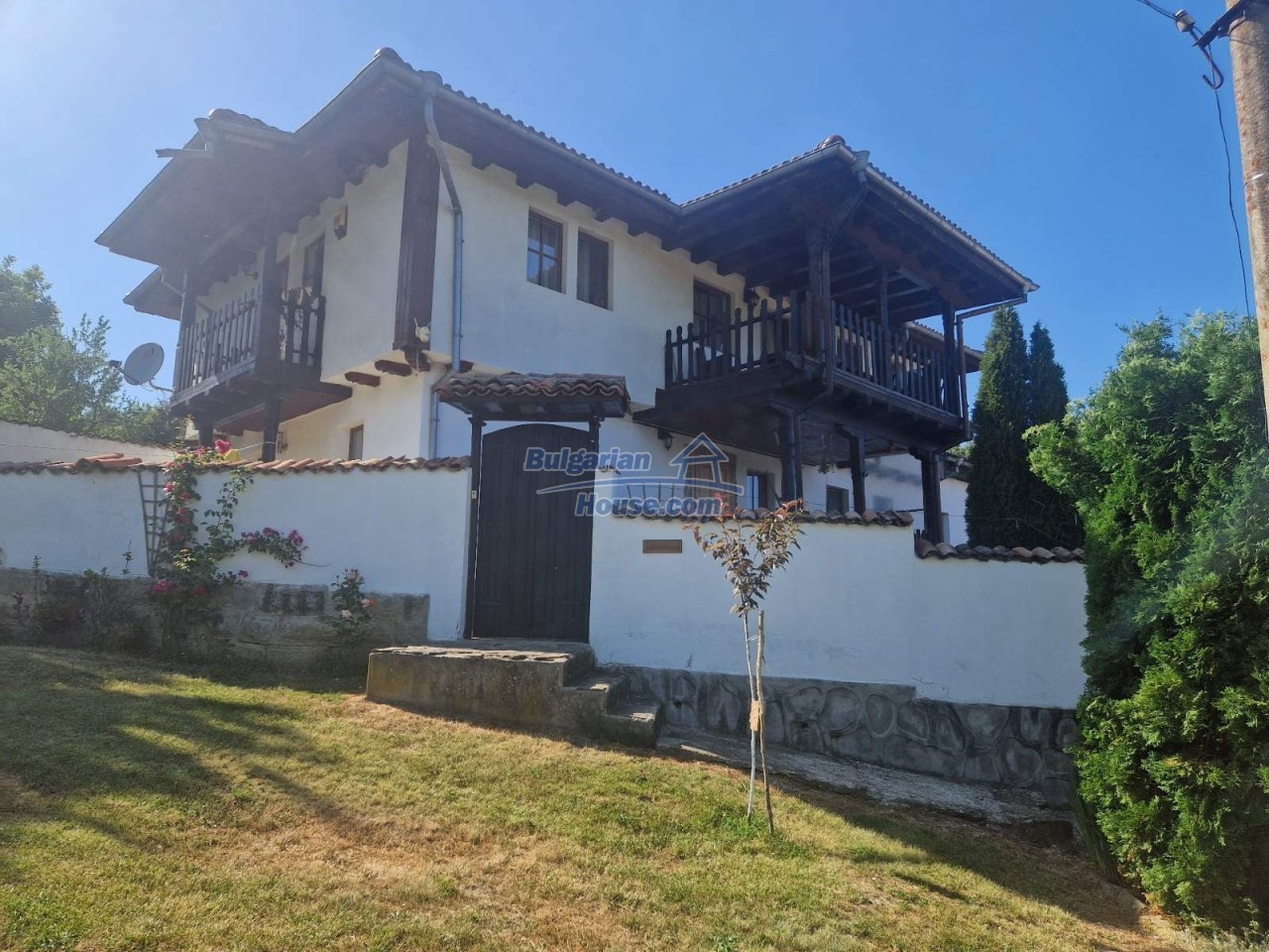 Foto 1 von 12 — Traditional Bulgarian House with breathtaking views 49km VT