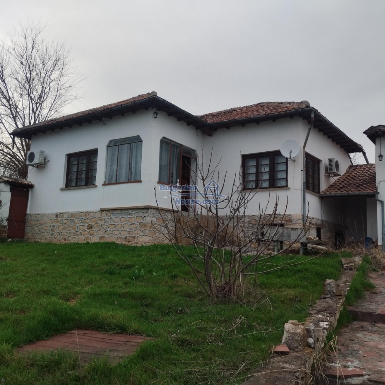 Foto 6 von 12 — Bulgarian property with a swimming pool 34km to Veliko Tarnovo