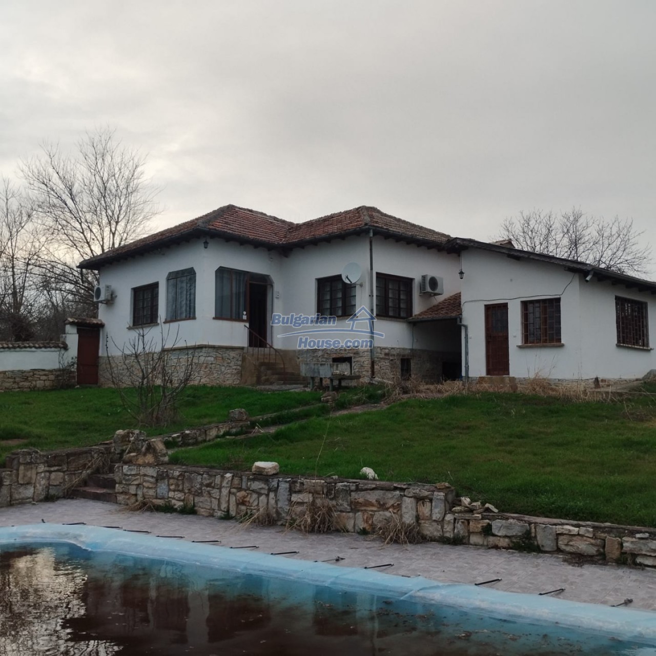 Foto 1 von 12 — Bulgarian property with a swimming pool 34km to Veliko Tarnovo