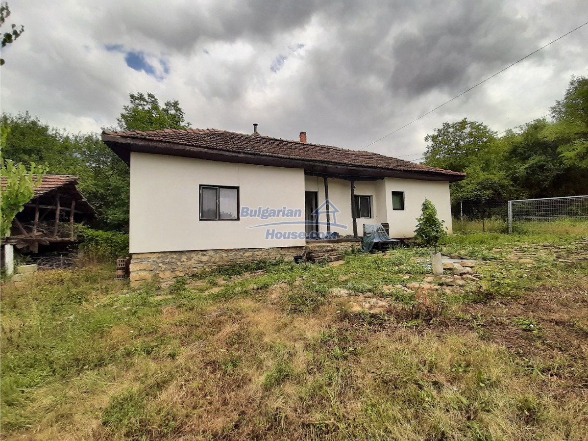 Foto 1 von 12 — Renovated Rural Bulgarian house for sale 10 km from Mezdra
