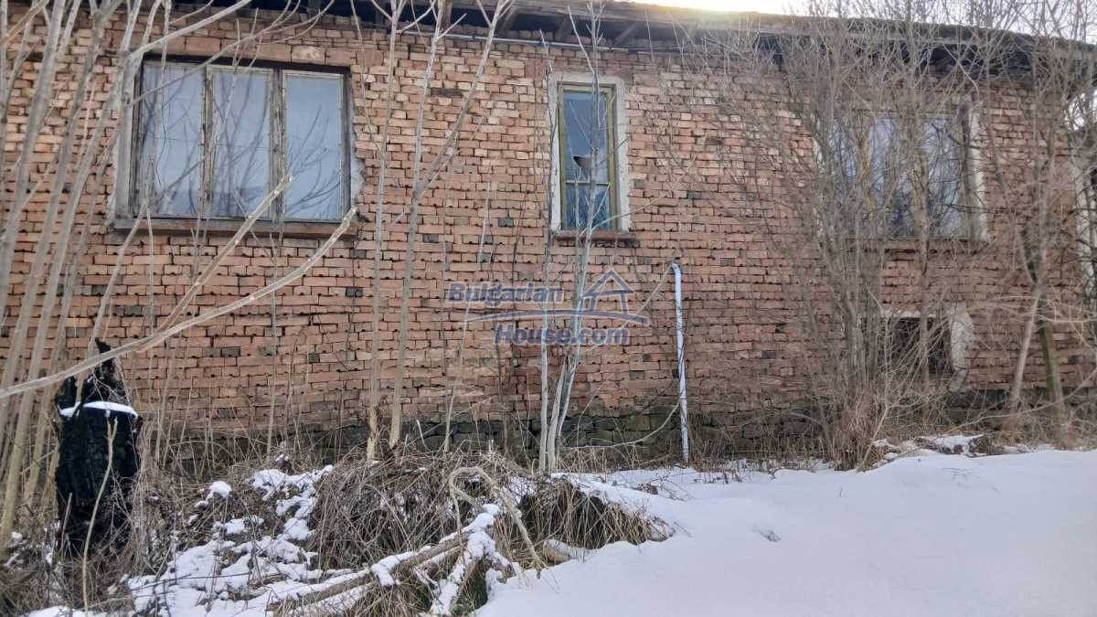 Foto 8 von 12 — Massive house with garden 2400sq.m near Danube and small river