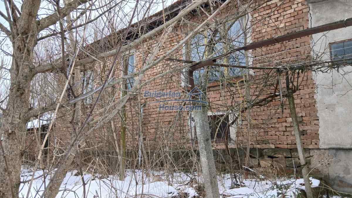 Foto 11 von 12 — Massive house with garden 2400sq.m near Danube and small river