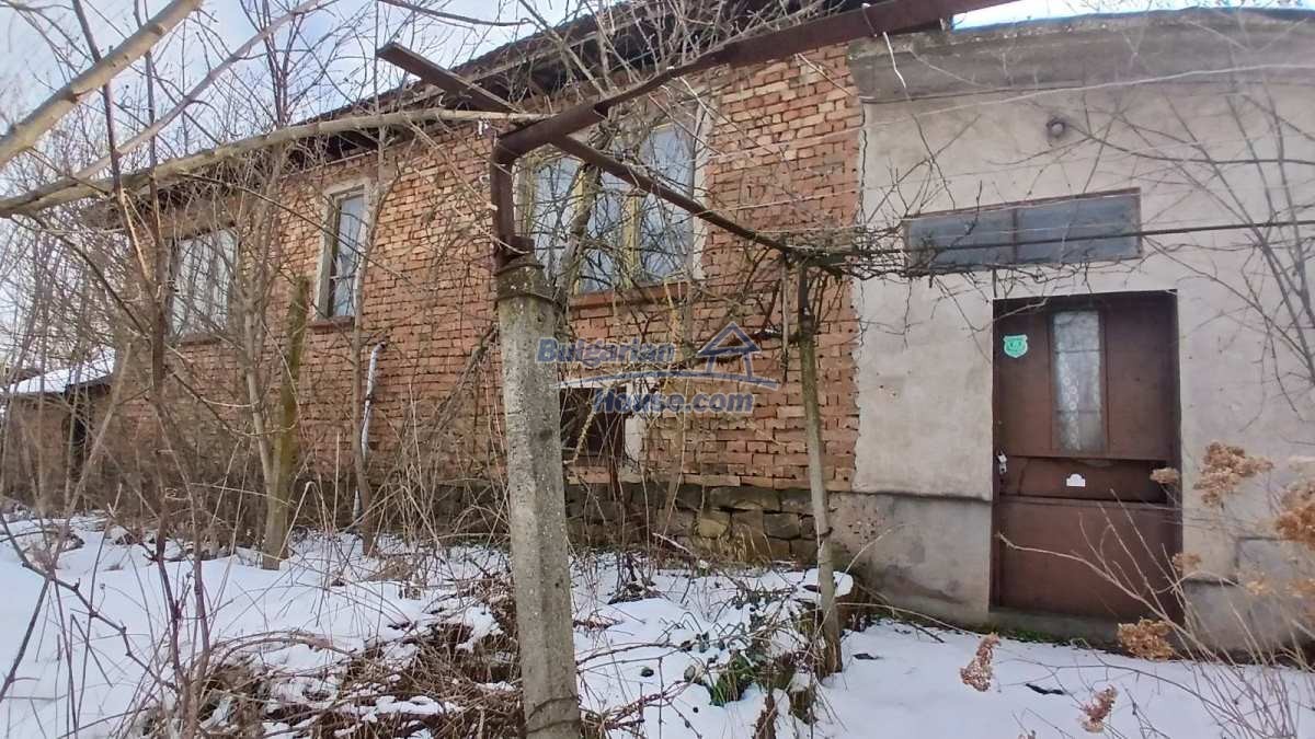 Foto 1 von 12 — Massive house with garden 2400sq.m near Danube and small river