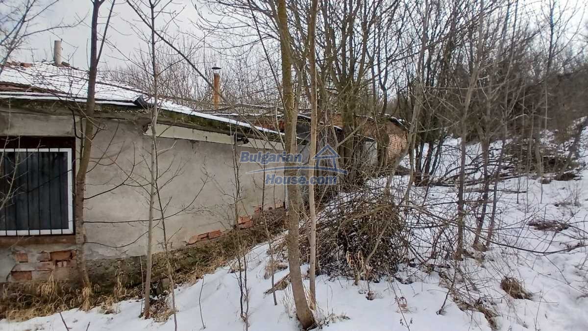 Foto 12 von 12 — Massive house with garden 2400sq.m near Danube and small river