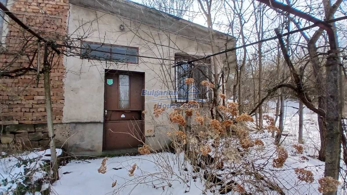 Foto 2 von 12 — Massive house with garden 2400sq.m near Danube and small river