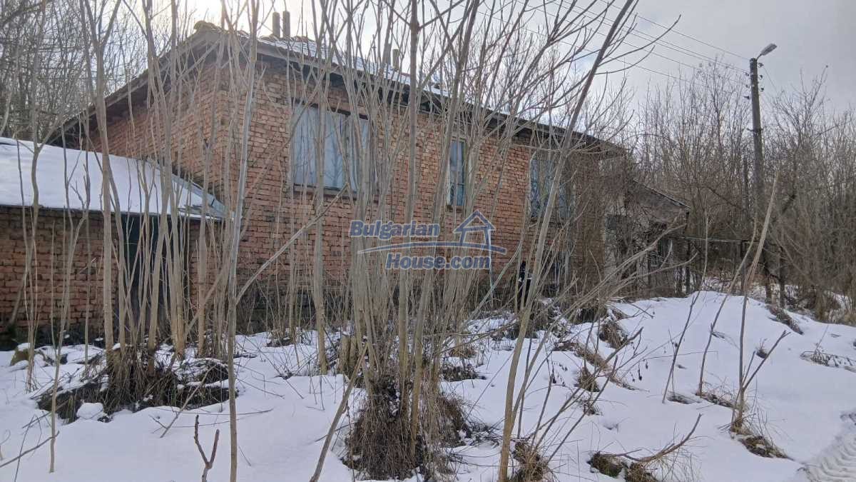 Foto 6 von 12 — Massive house with garden 2400sq.m near Danube and small river