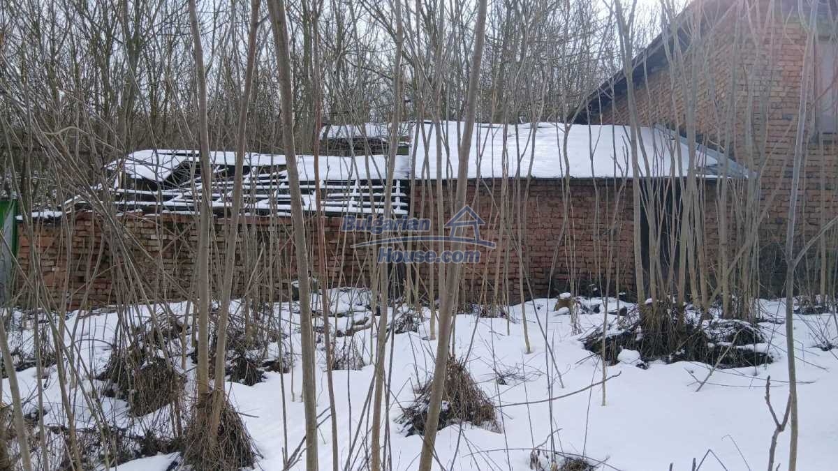 Foto 5 von 12 — Massive house with garden 2400sq.m near Danube and small river