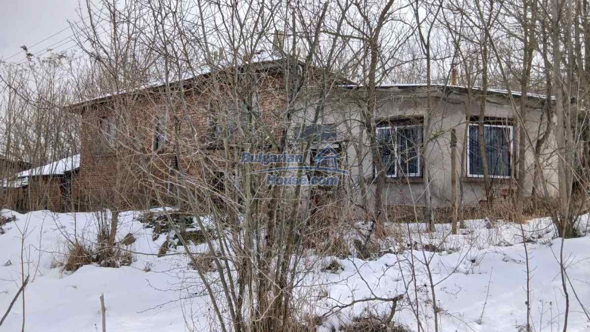 Foto 3 von 12 — Massive house with garden 2400sq.m near Danube and small river