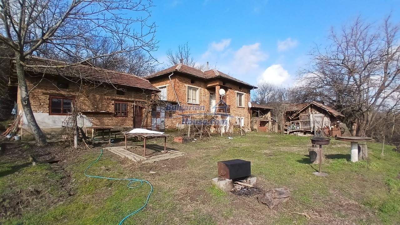 Foto 11 von 12 — Rural property with big garden, nice views 14km to Danube river