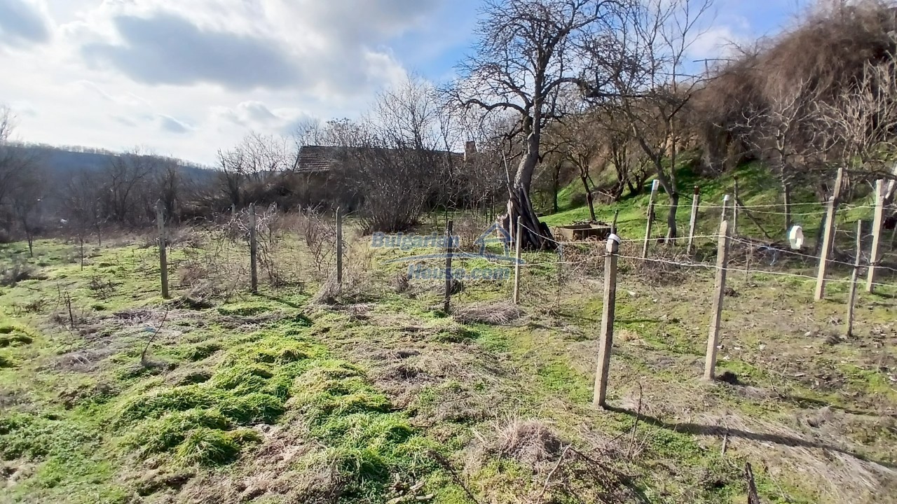 Foto 8 von 12 — Rural property with big garden, nice views 14km to Danube river