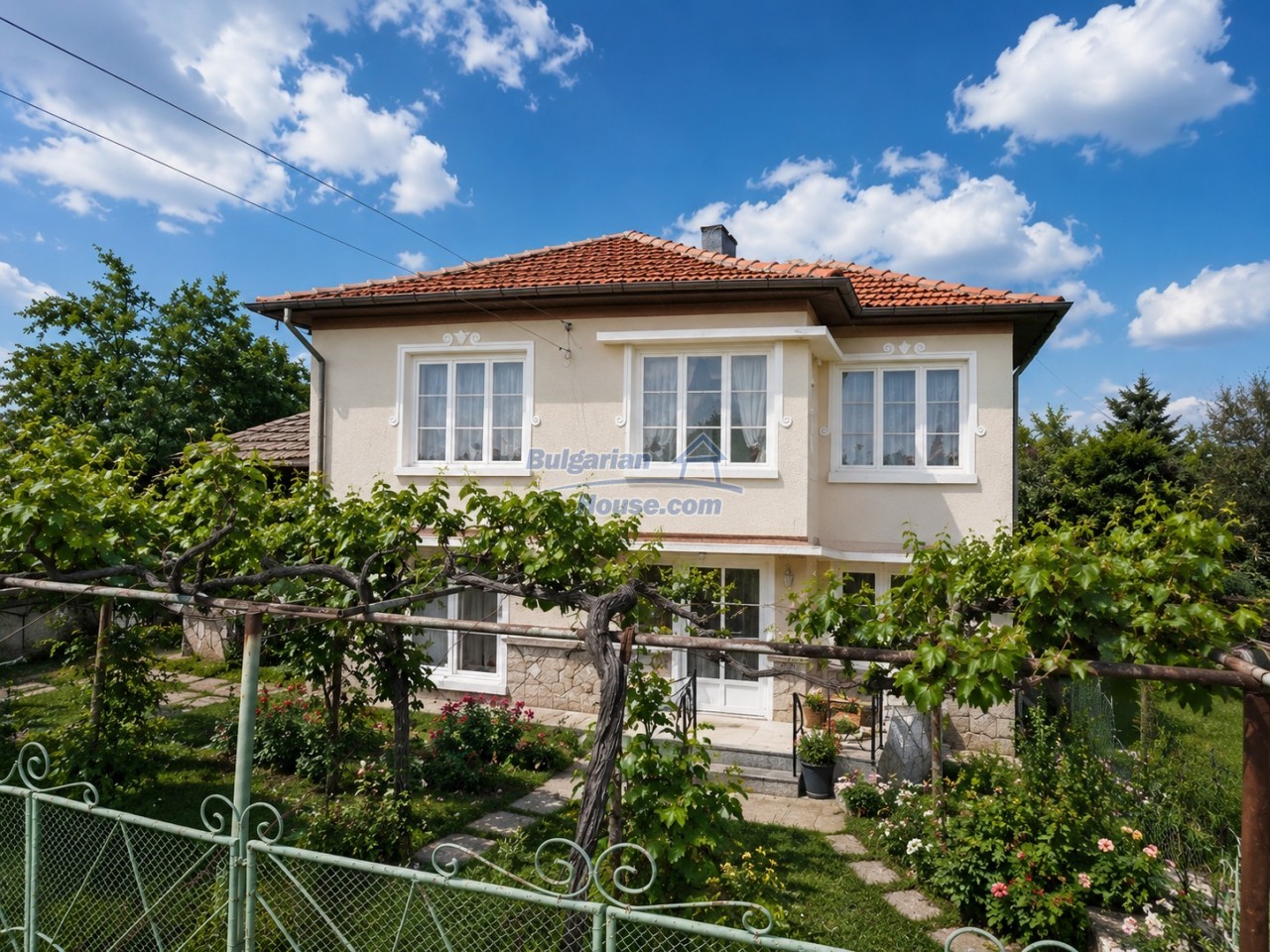 Foto 1 von 12 — House in good habitable condition only 30km from Stara Zagora
