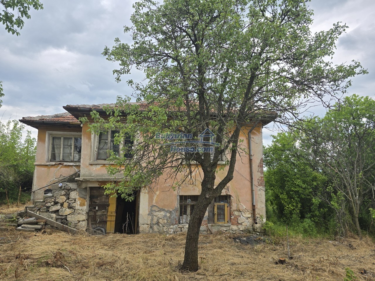 Foto 2 von 12 — Cheap house for renovation with nice views 30km from St.Zagora
