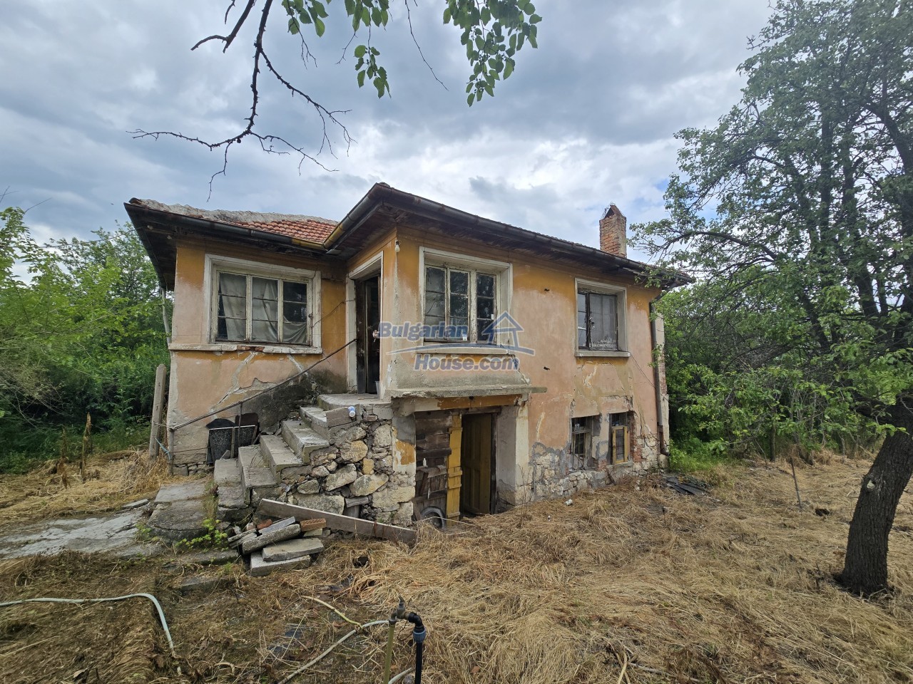 Foto 6 von 12 — Cheap house for renovation with nice views 30km from St.Zagora