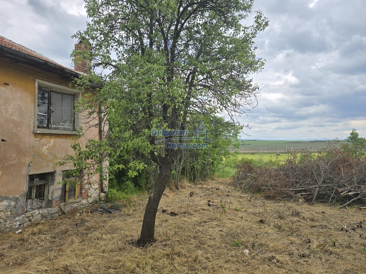 Foto 5 von 12 — Cheap house for renovation with nice views 30km from St.Zagora