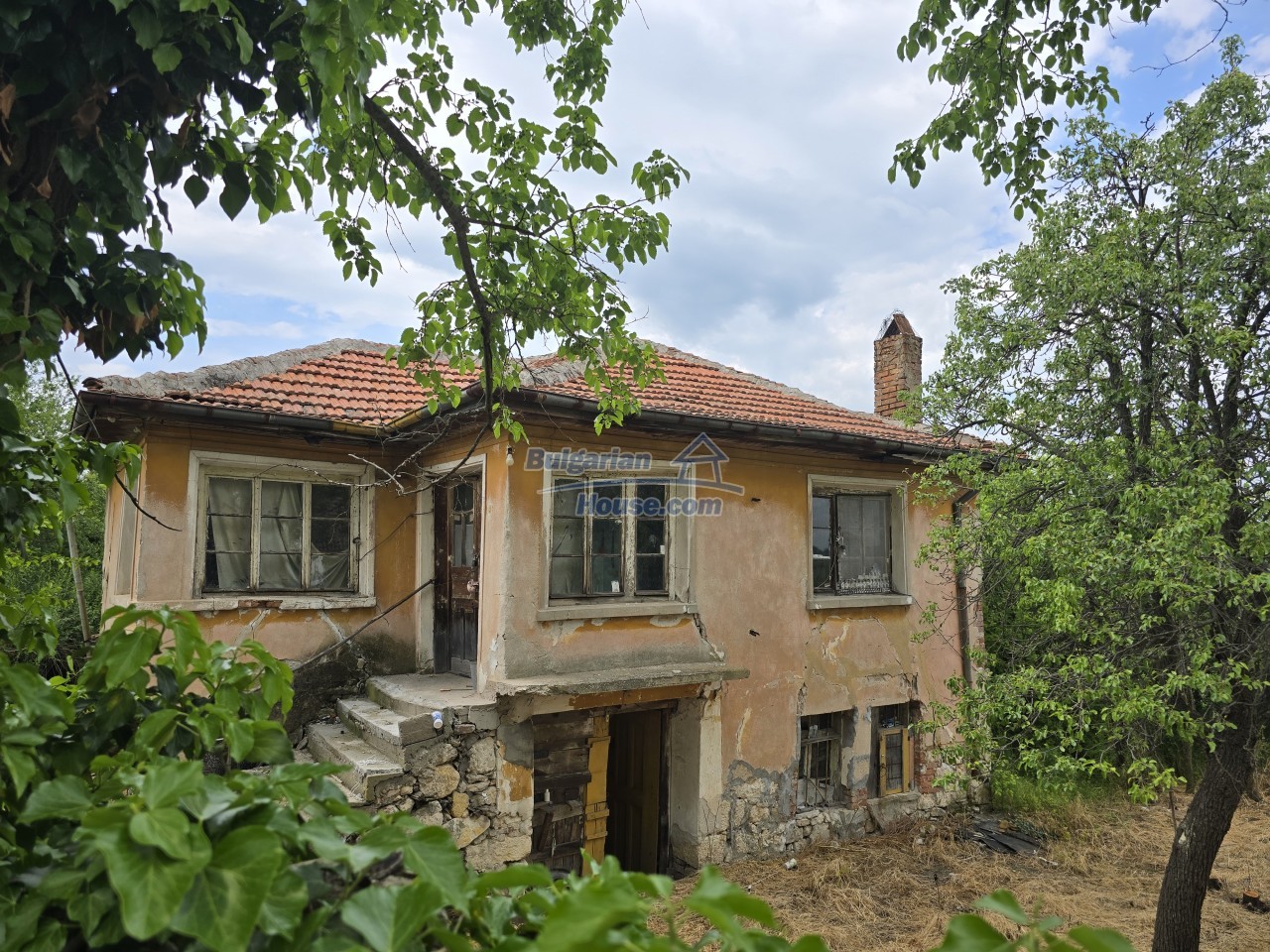 Foto 8 von 12 — Cheap house for renovation with nice views 30km from St.Zagora