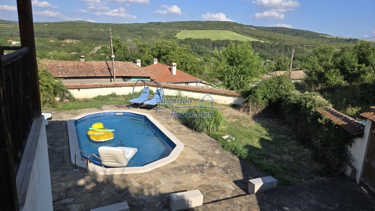 Foto 3 von 12 — Bulgarian House with swimming pool and 4 bedrooms