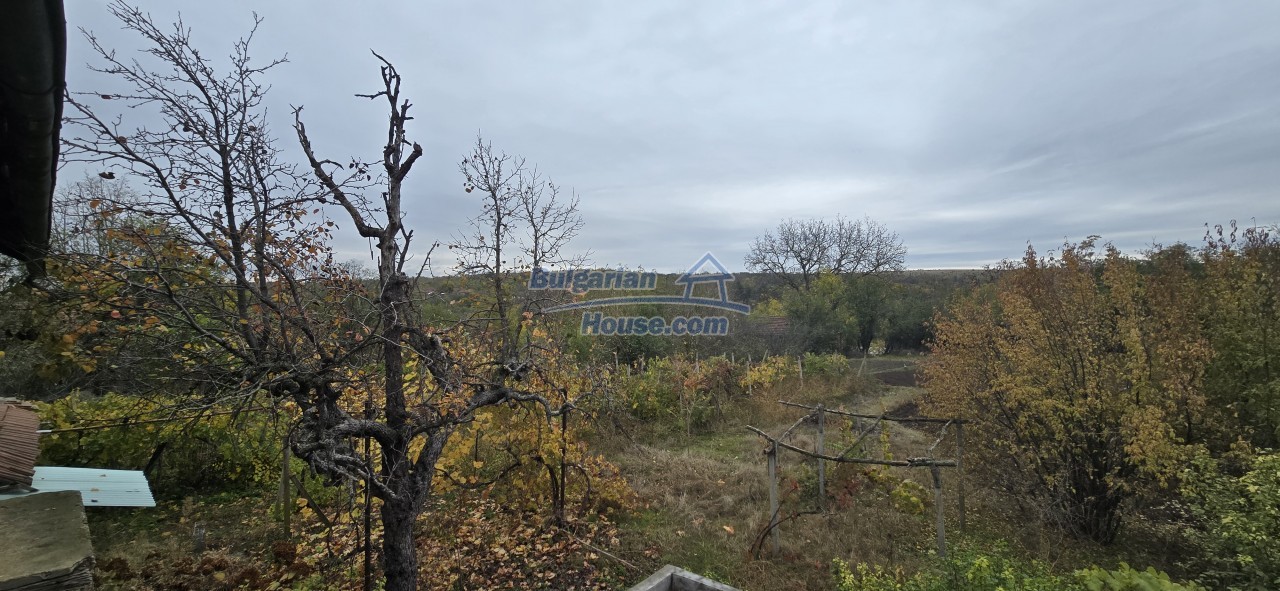 Foto 9 von 12 — House for renovation - big garden and nice views Danube plane