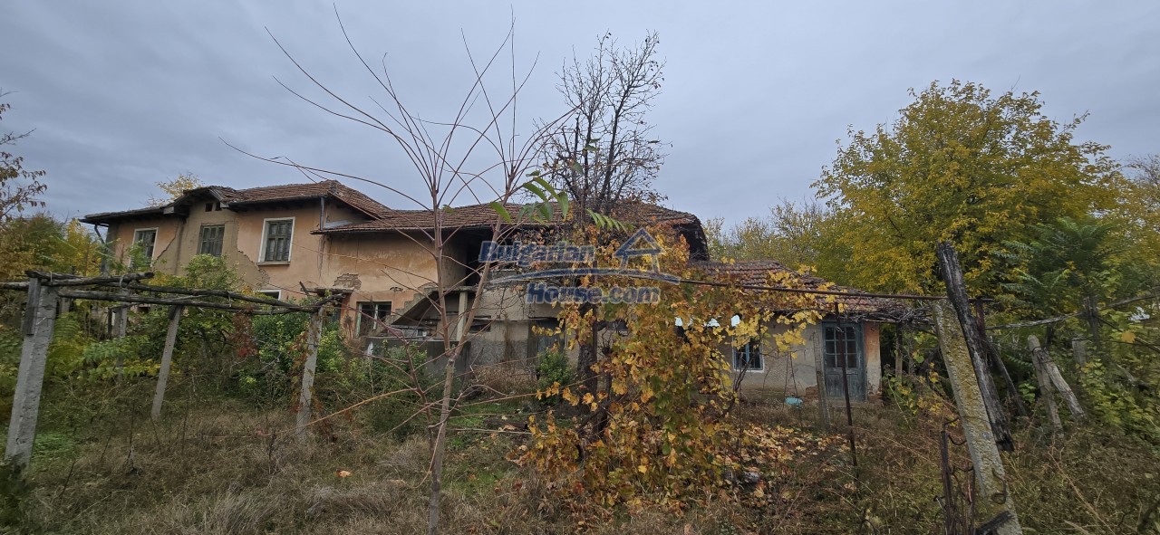 Foto 3 von 12 — House for renovation - big garden and nice views Danube plane
