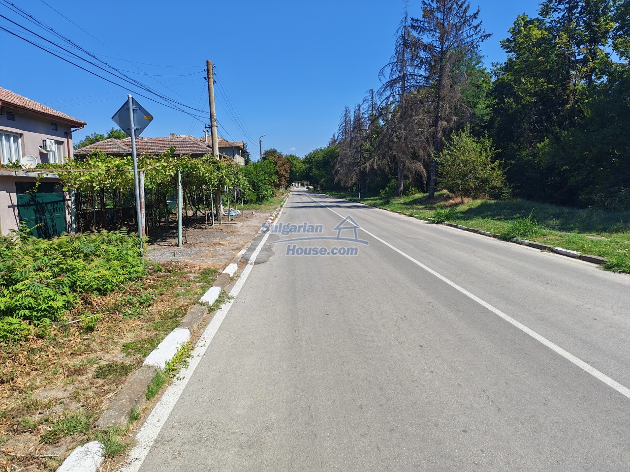 Foto 5 von 12 — Rural Bulgarian house project for renovation close to Danube