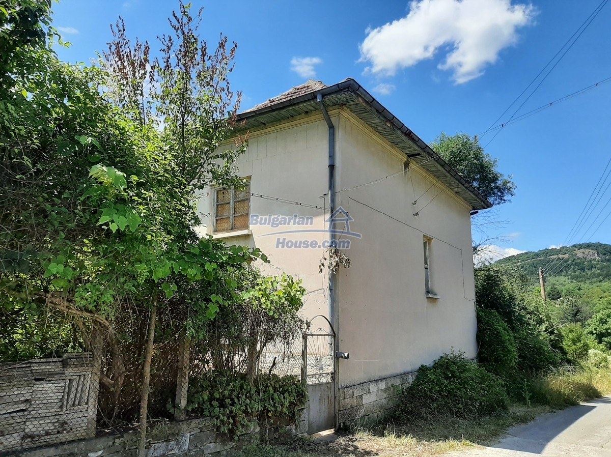 Foto 1 von 12 — Rural Property-Excellent Potential in a Peaceful Village Vratca