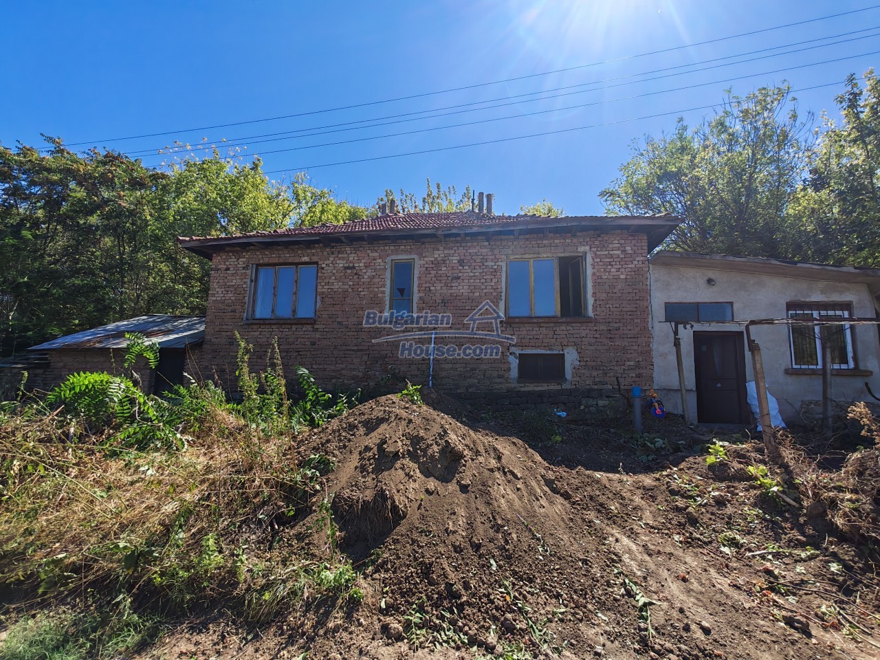 Foto 2 von 12 — Rural Bulgarian house with 5 bedrooms, bathroom, big garden