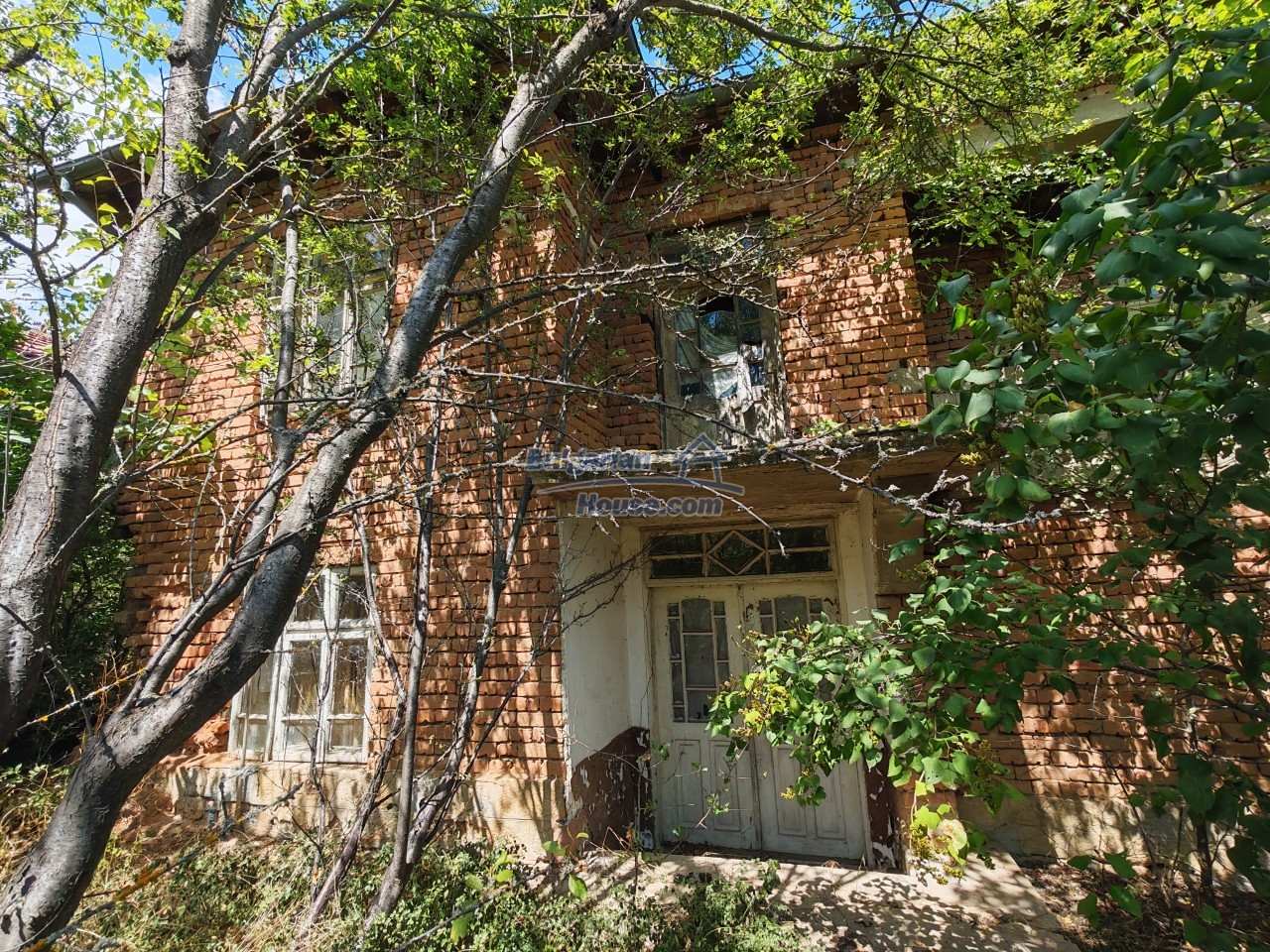 Foto 1 von 12 — Cheap Rural Bulgarian House for renovation 20km from Danube