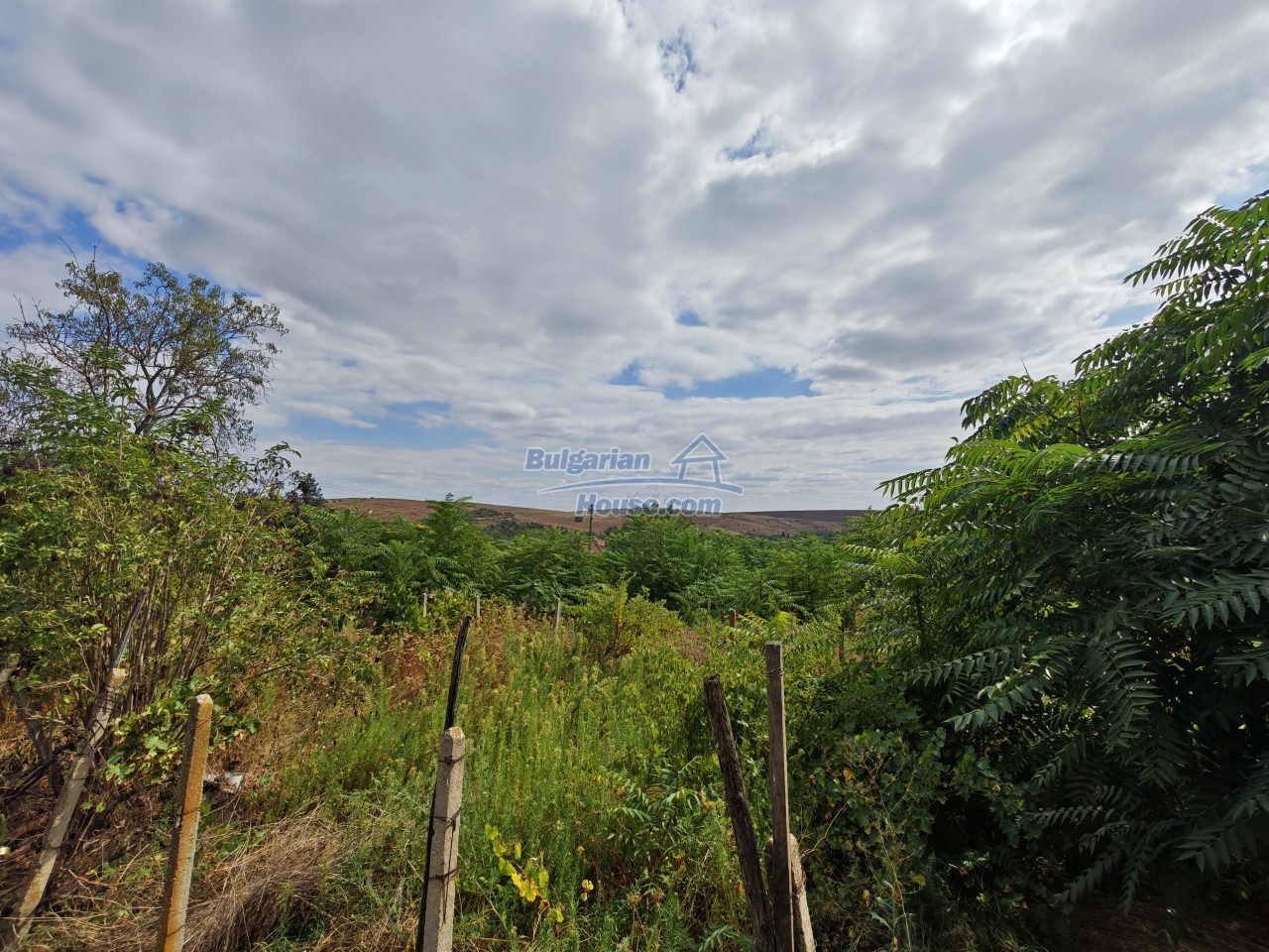 Foto 5 von 12 — Cheap House for renovation with 3000sq.m land and nice views