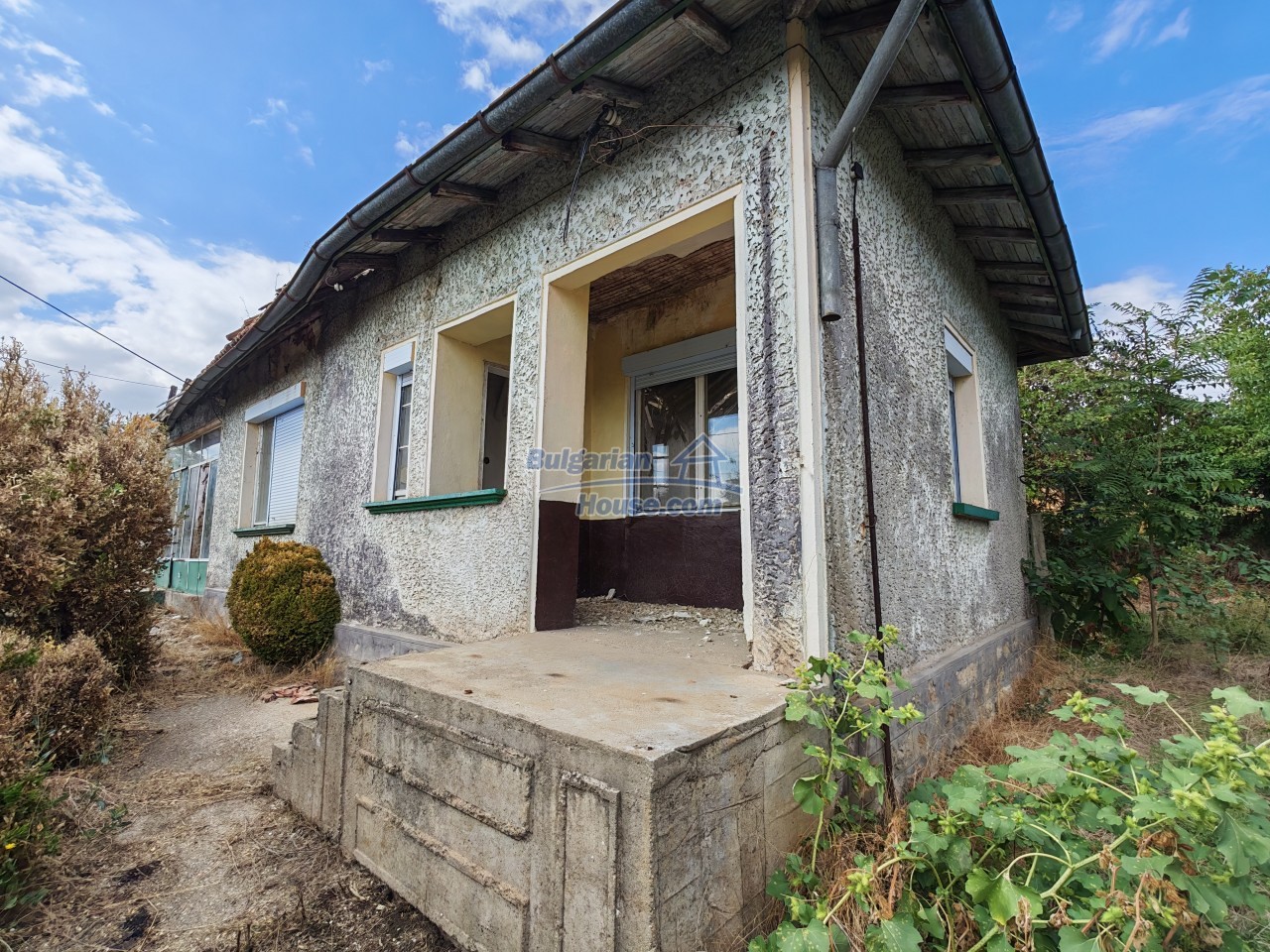 Foto 11 von 12 — Cheap House for renovation with 3000sq.m land and nice views