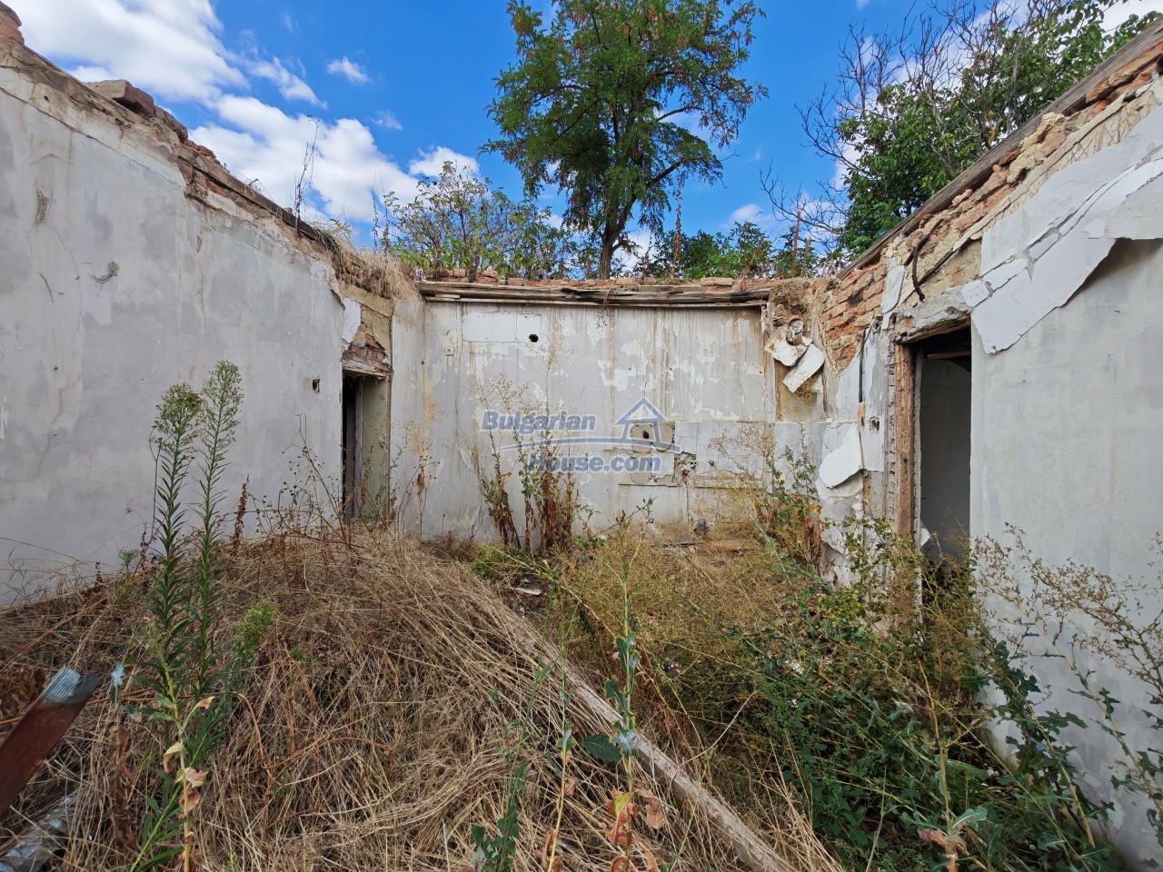 Foto 9 von 12 — Cheap House for renovation with 3000sq.m land and nice views
