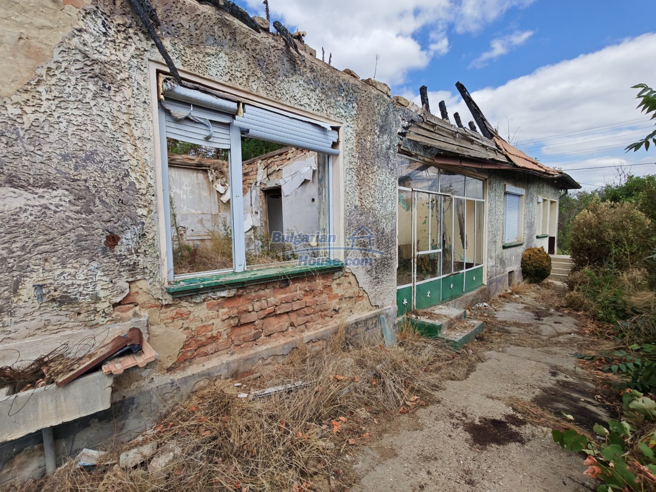 Foto 8 von 12 — Cheap House for renovation with 3000sq.m land and nice views