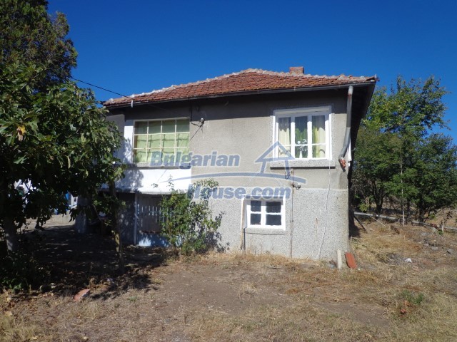 Foto 1 von 12 — Cheap Bulgarian partly renovated property 15km from Elhovo