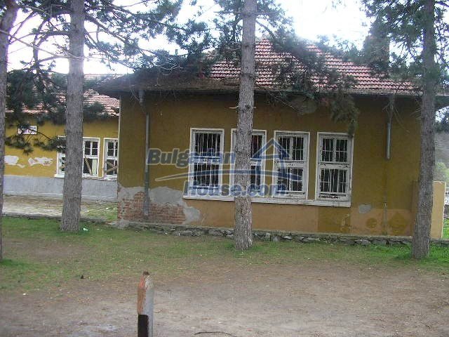 Foto 2 von 6 — Huge building for your business in Bulgaria