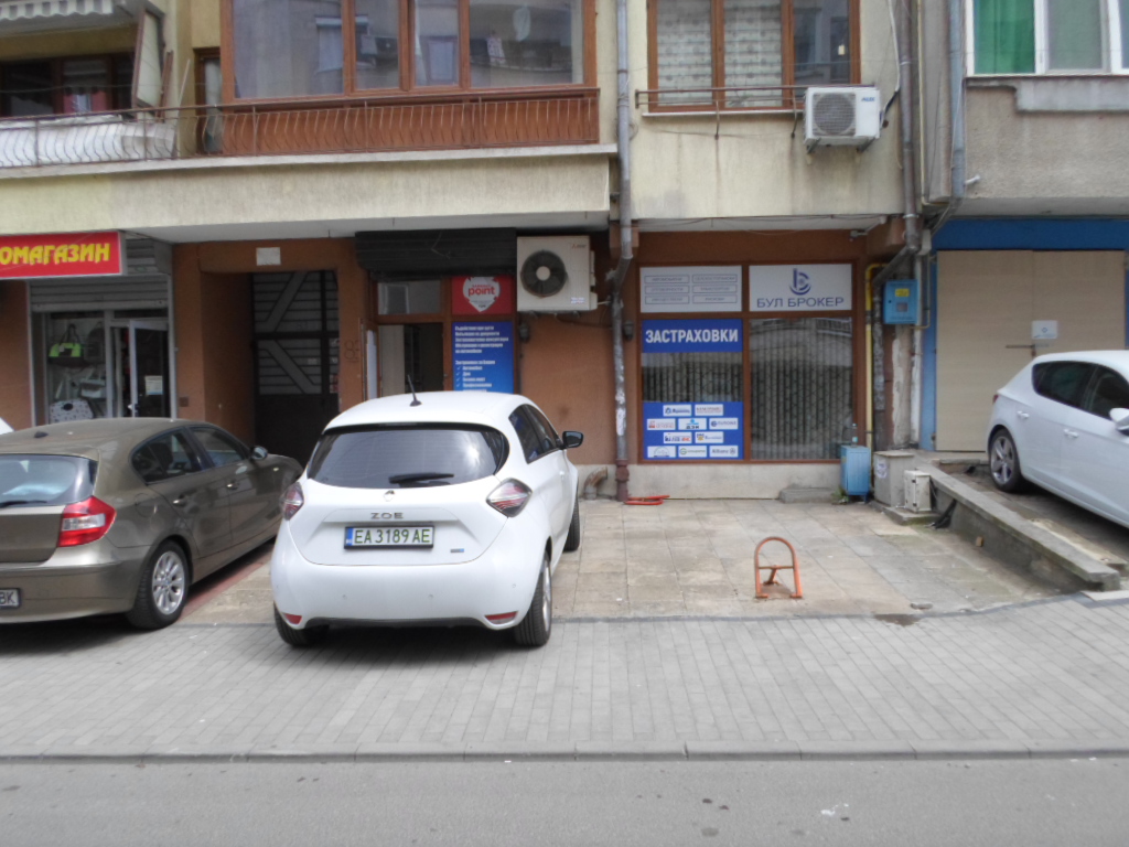 Foto 1 von 17 — ОФИС в гр. БУРГАС, ул. „УИЛЯМ ГЛАДСТОН“ № 83, ет. ‑1